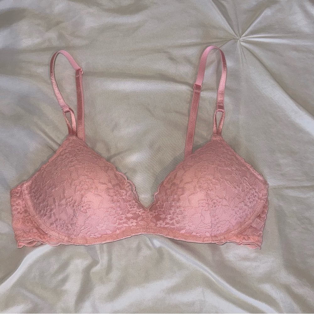 Victoria's Secret Lace Sexy Tee Lacie Wireless Push-Up Bra in Pretty Blossom